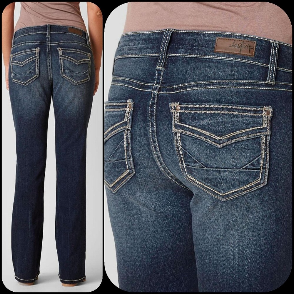 🆕️ BUCKLE EXCLUSIVE Day Trip daytrip MILA distressed Bootcut med blue jeans